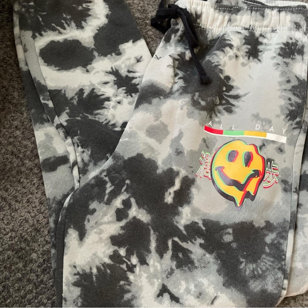 Brooklyn Cloth Joggers Size Large 😊 Smiley Face